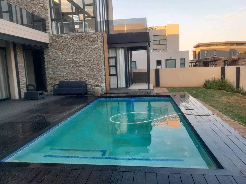 Swimming Pools & Renovations